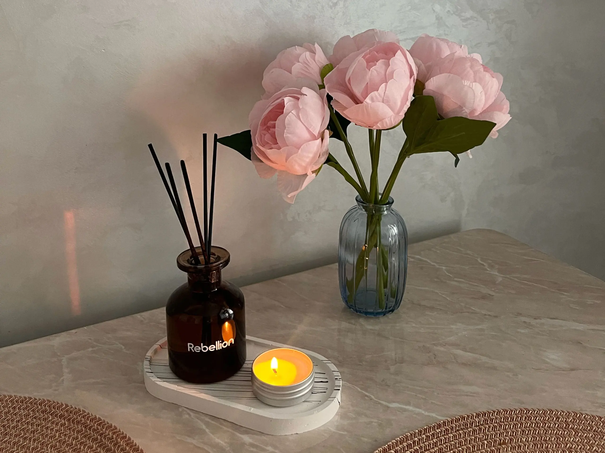 Menghadirkan Nuansa Damai di Rumah dengan Sentuhan Aroma yang Lembut